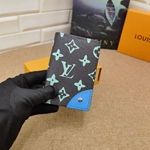 ルイヴィトン82034財布コピー メンズコンパクト財布